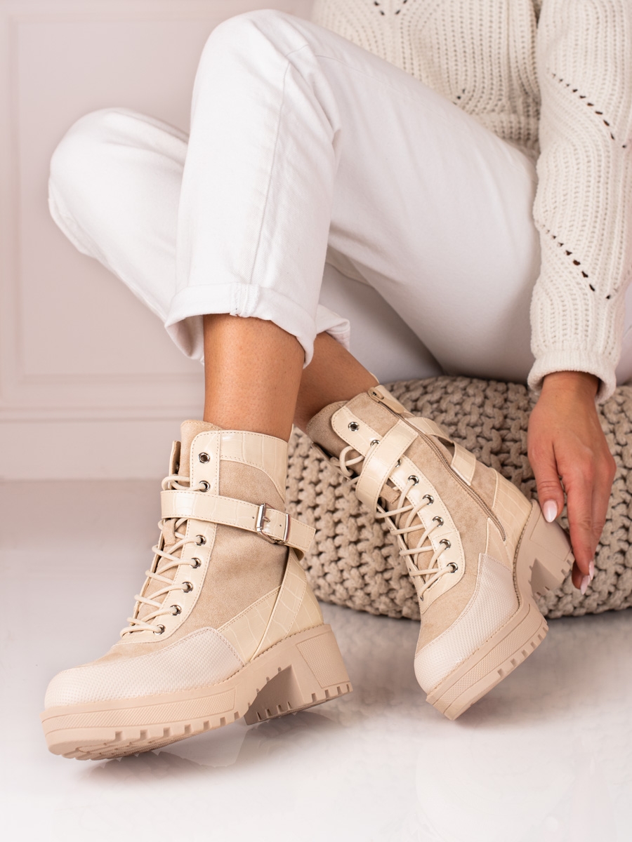 Levně Designové dámské kotníčkové boty hnědé na širokém podpatku