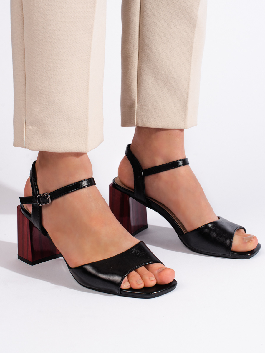Levně Exkluzívní dámské černé sandály na širokém podpatku