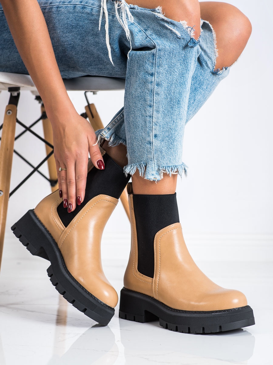 Komfortní kotníčkové boty dámské hnědé na plochém podpatku
