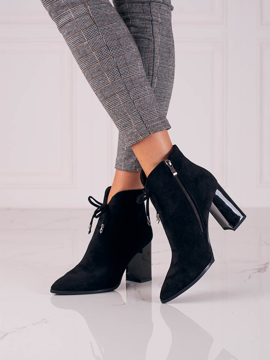 Krásné kotníčkové boty dámské černé na širokém podpatku