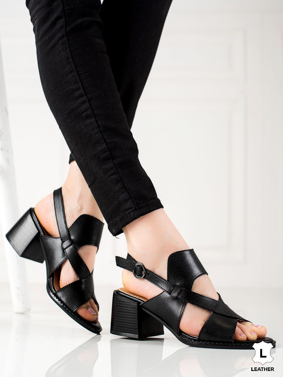 Moderní černé sandály dámské na širokém podpatku