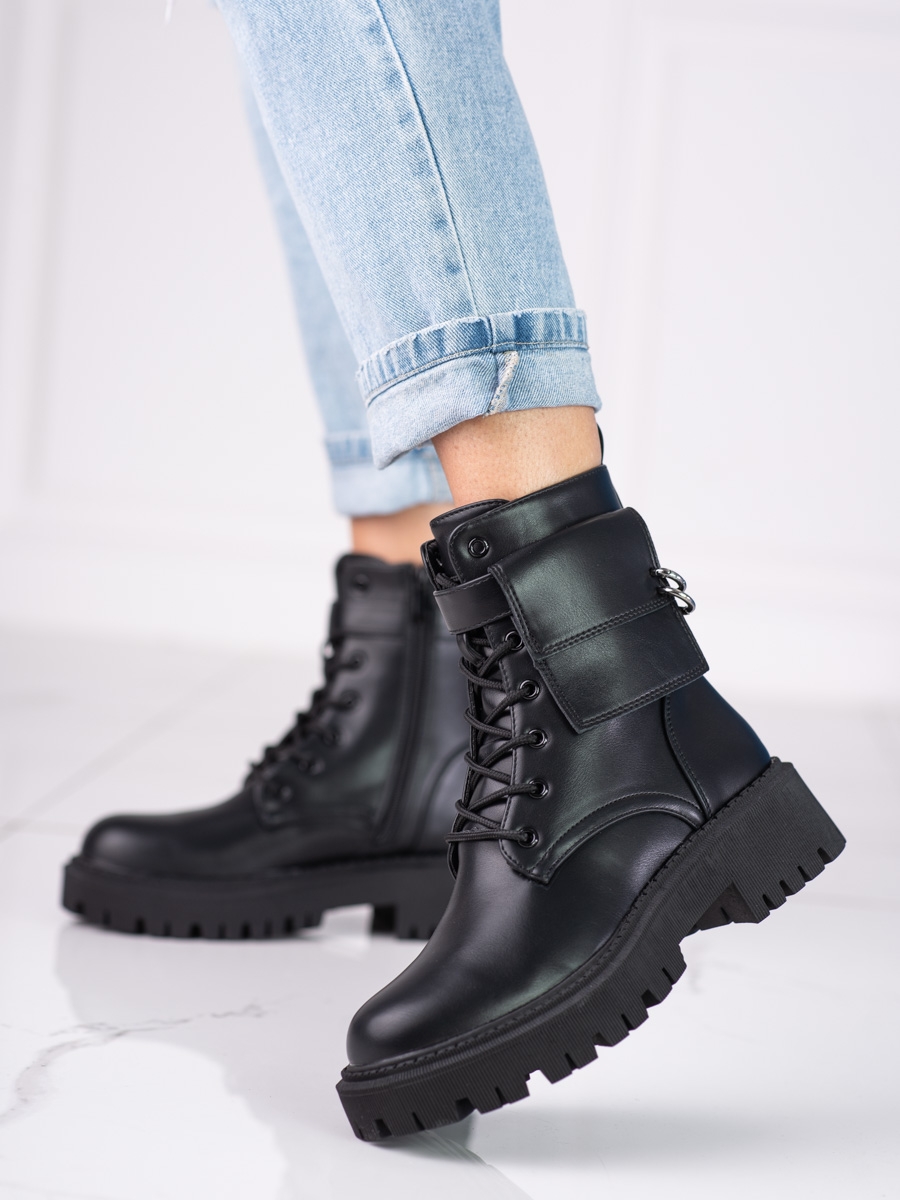 Módní  kotníčkové boty dámské černé na plochém podpatku