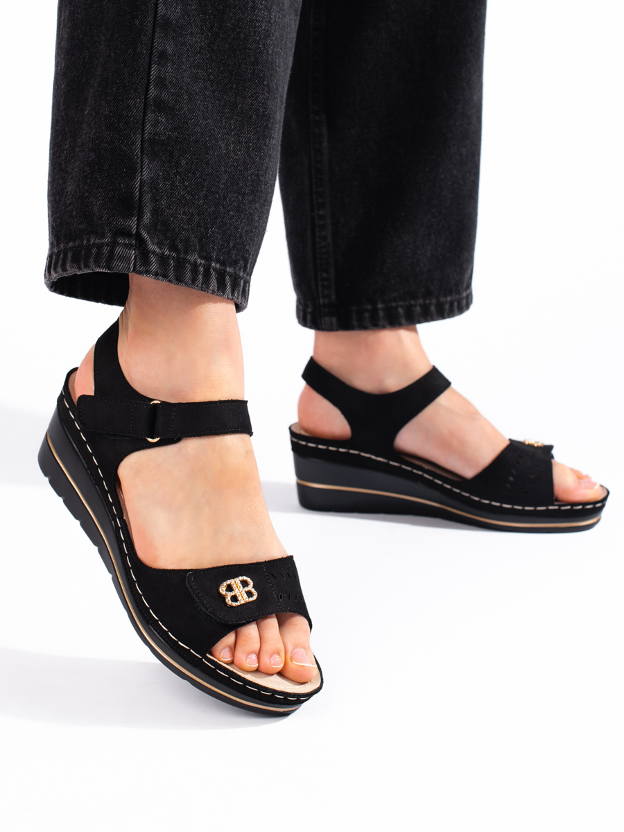 Pohodlné dámské sandály černé na klínku