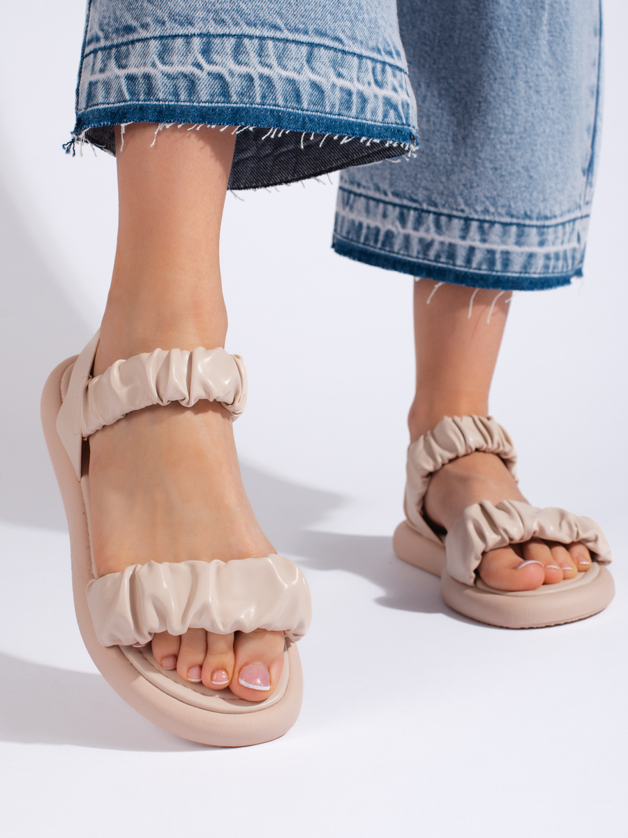 Praktické sandály dámské hnědé na plochém podpatku