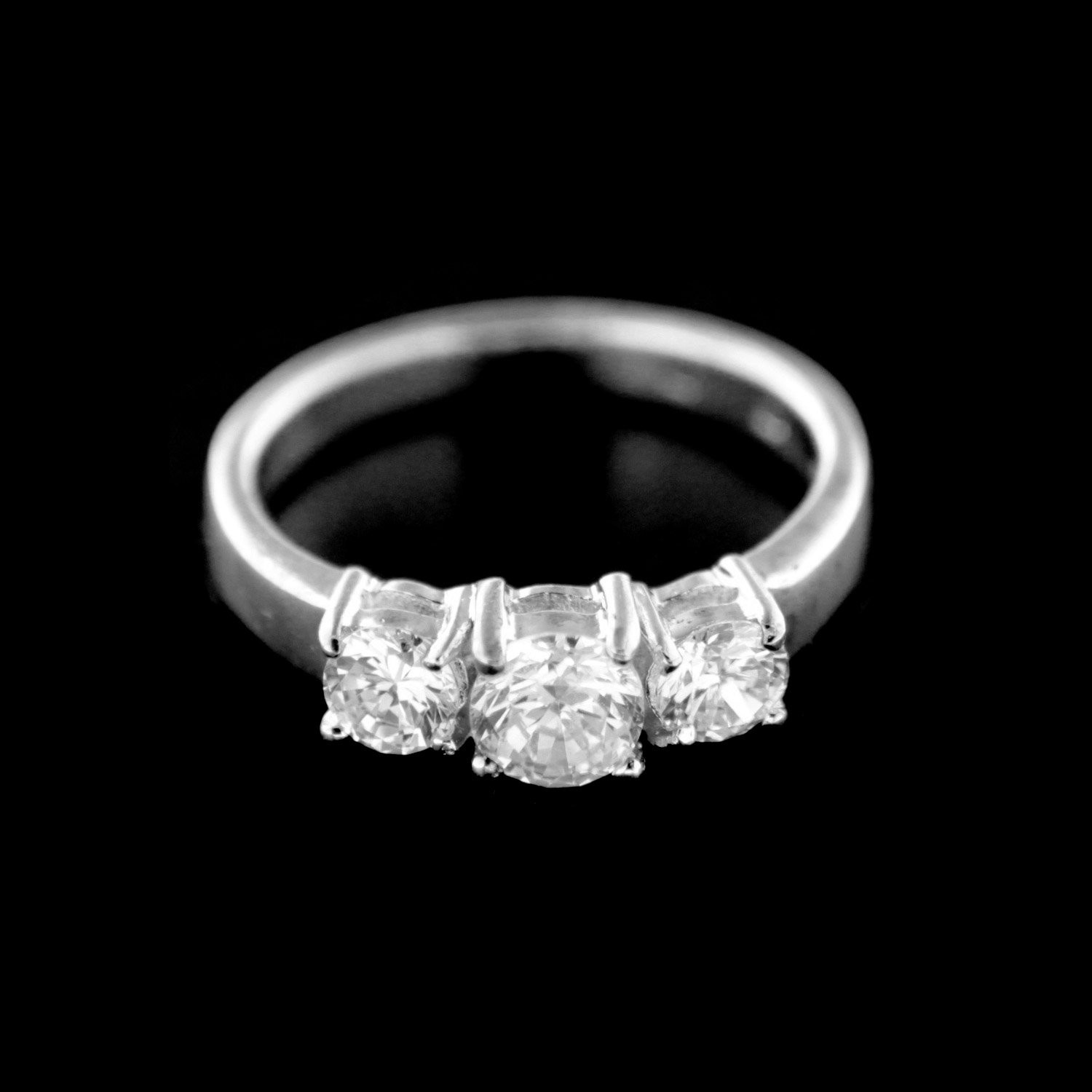 Levně Stříbrný prsten 15435