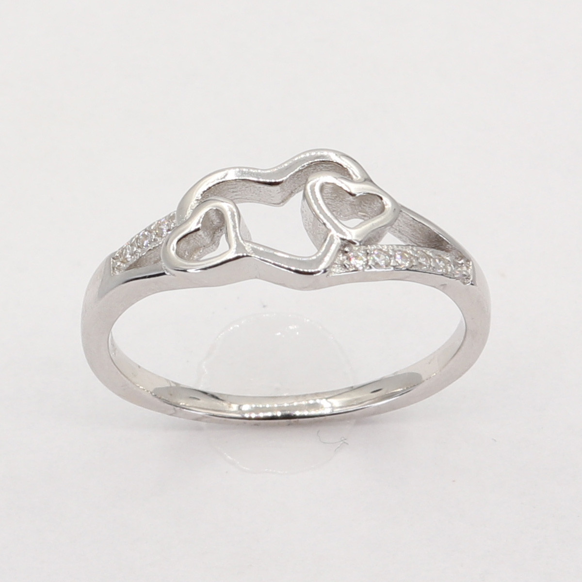 Levně Stříbrný prsten 105336