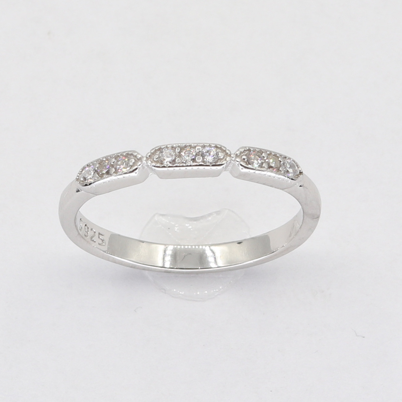 Levně Stříbrný prsten 105355