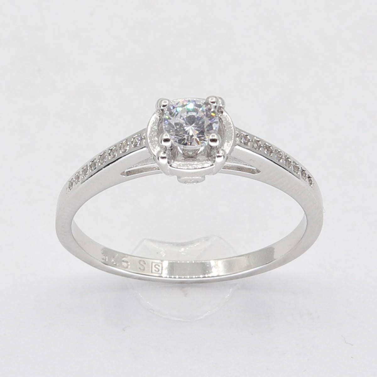 Levně Stříbrný prsten 105360