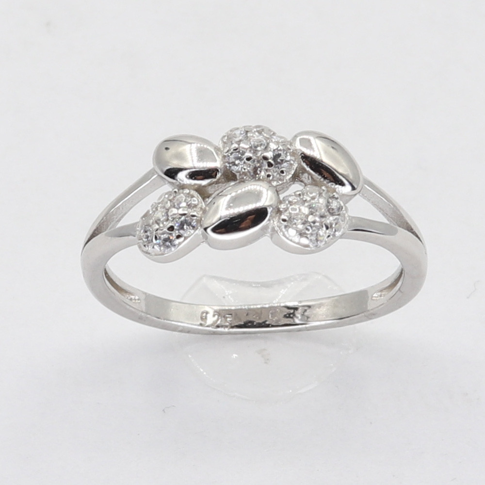 Levně Stříbrný prsten 105367