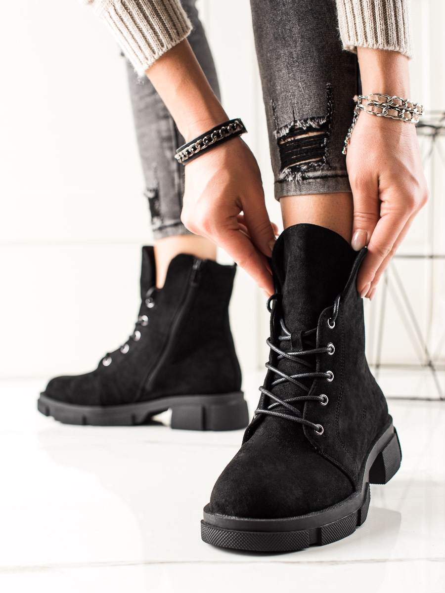 Stylové dámské  kotníčkové boty černé na plochém podpatku