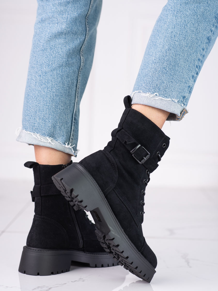 Stylové kotníčkové boty černé dámské na plochém podpatku