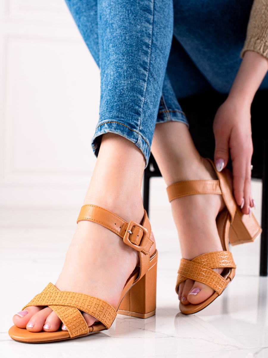 Stylové sandály dámské hnědé na širokém podpatku