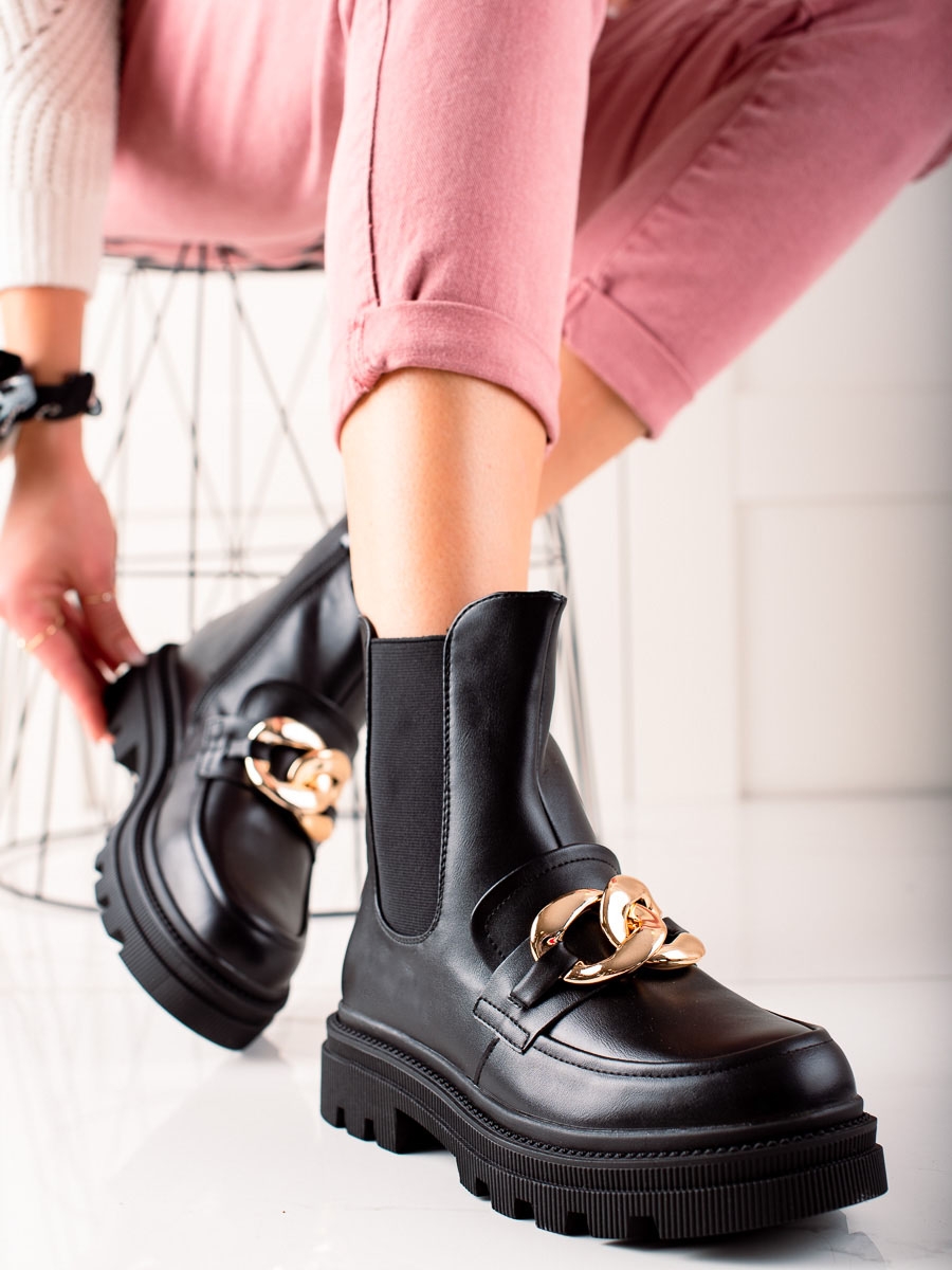 Levně Trendy kotníčkové boty černé dámské na plochém podpatku