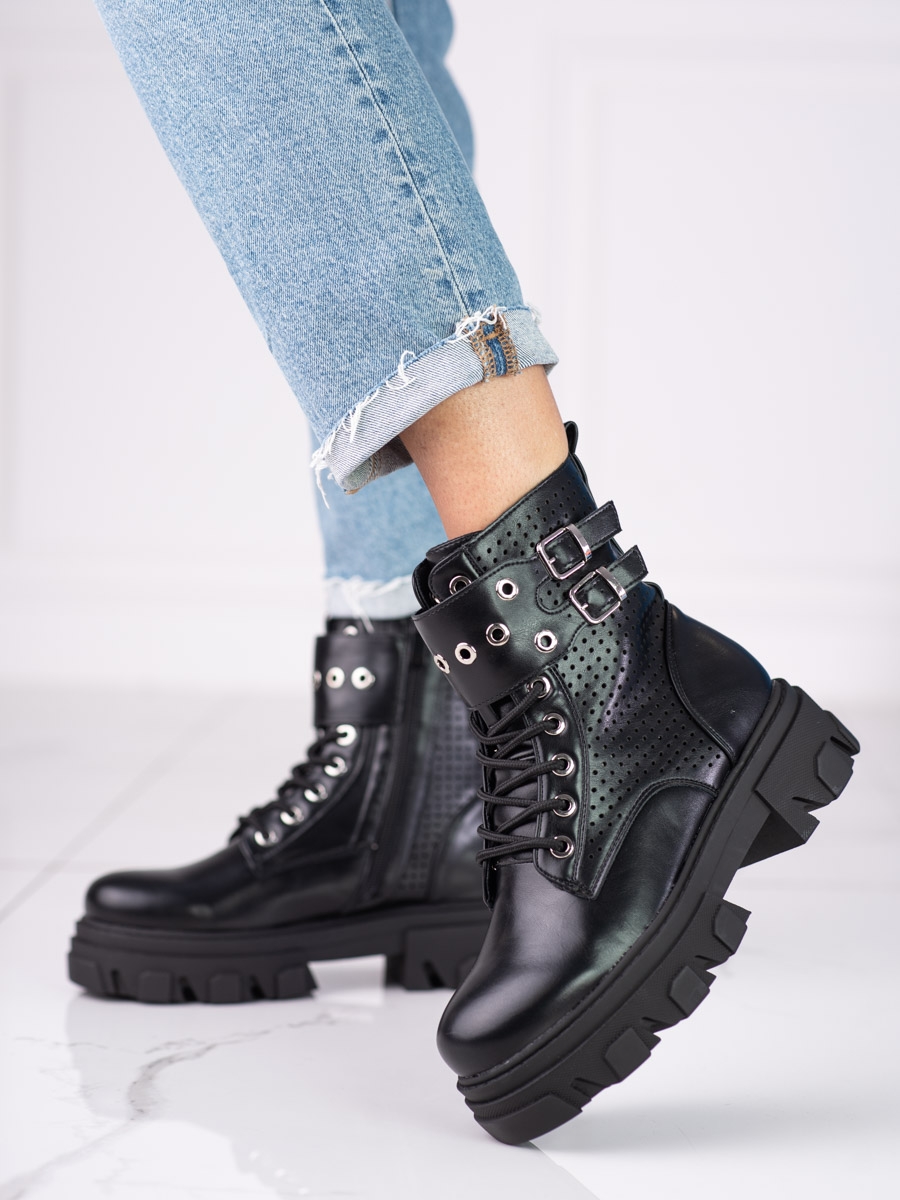 Trendy kotníčkové boty černé dámské na plochém podpatku
