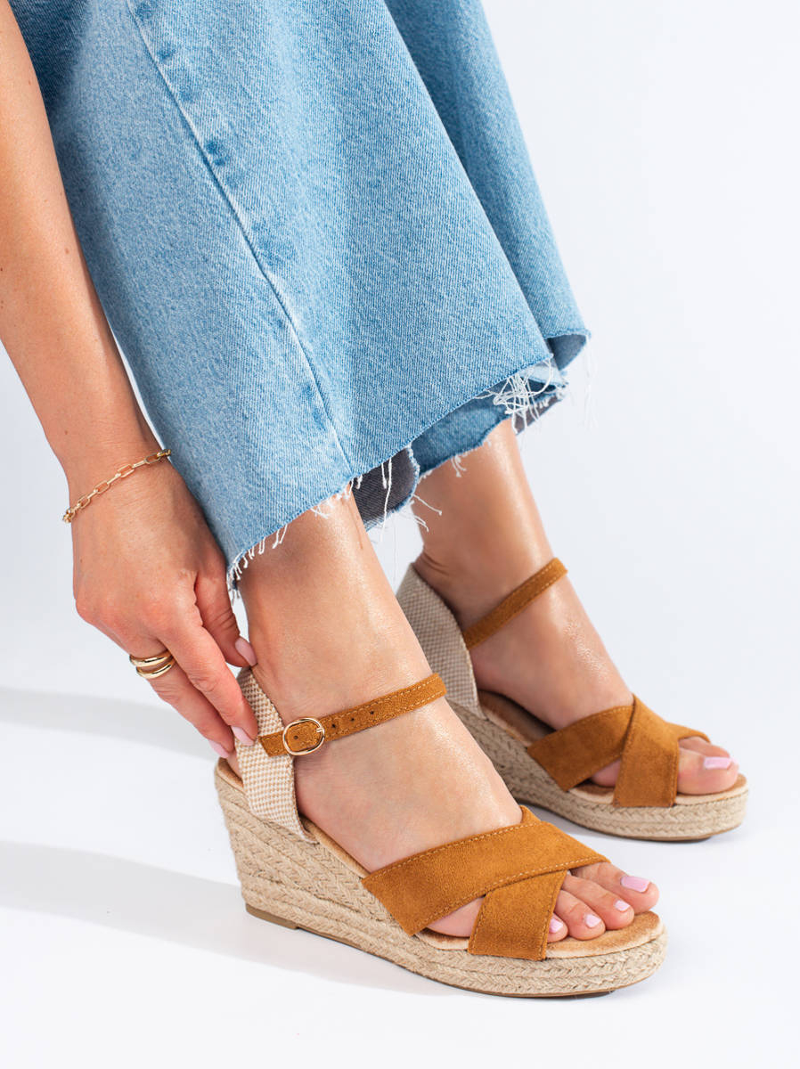Levně Trendy sandály dámské hnědé na klínku