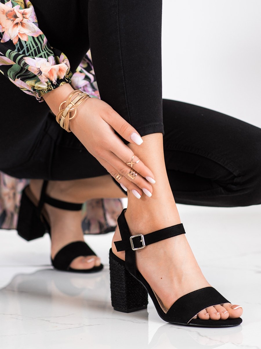Výborné černé sandály dámské na širokém podpatku